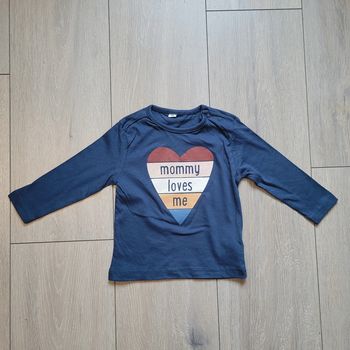 Très joli  maillot bleu avec motif coeur.  Fille 18 mois