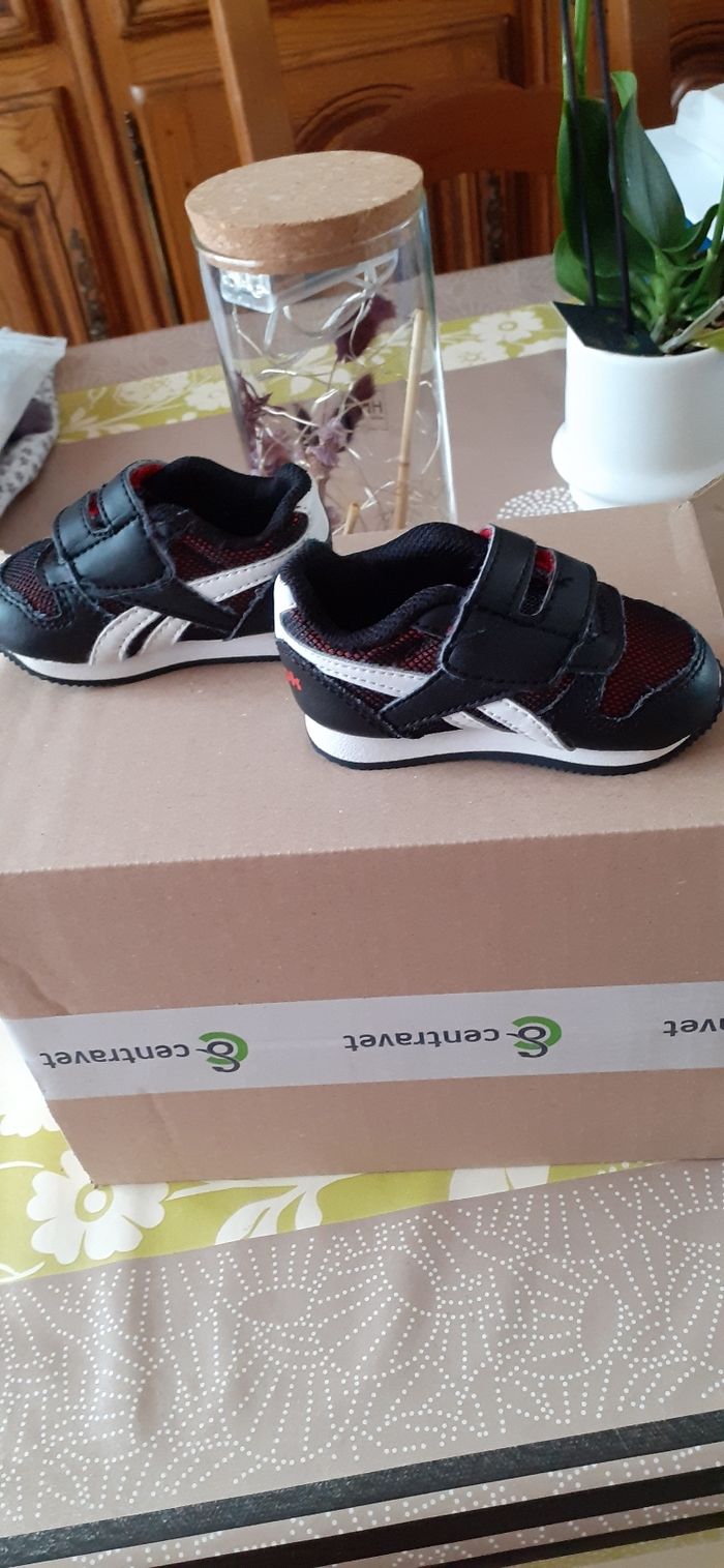 Une paire de basket pointure 17 - photo numéro 3