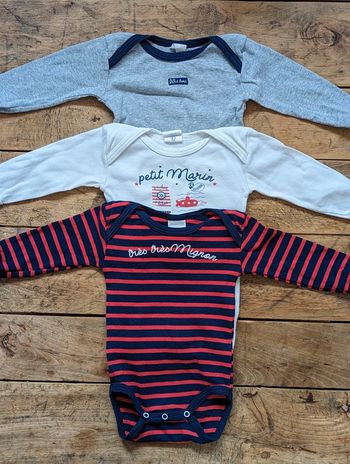 Lot de 3 bodies Absorba - 6 mois