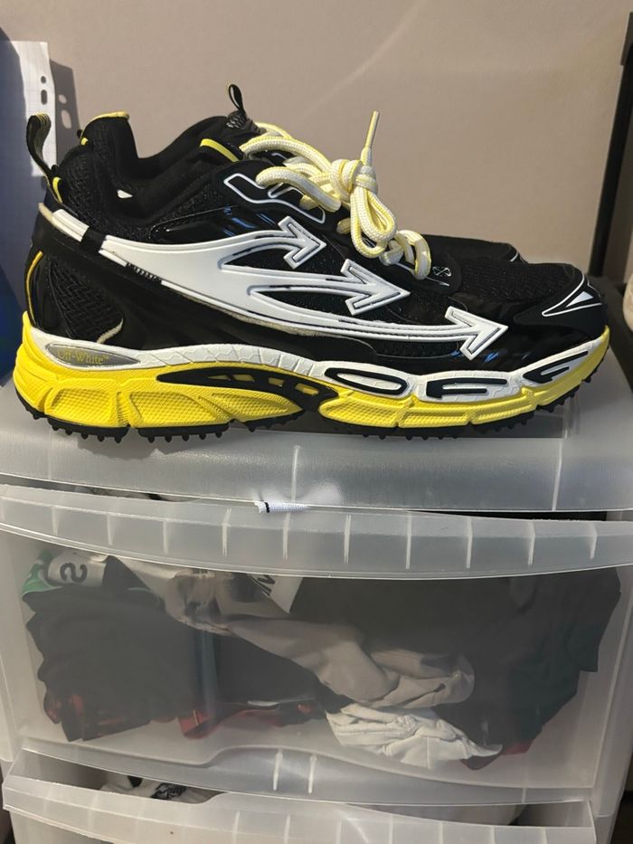 Off White jaune et noire