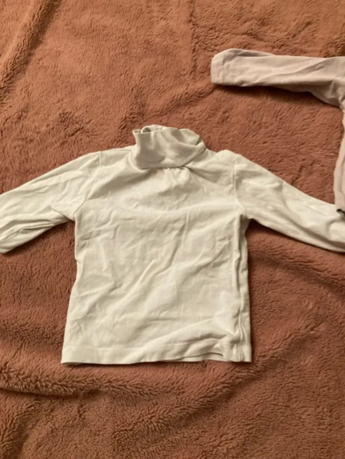 Deux tee-shirts à manche longue - photo numéro 3
