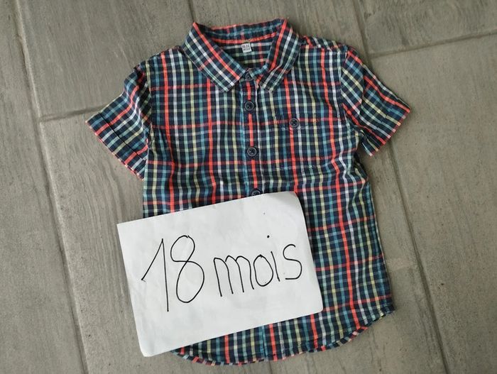 Lot n°333 Chemise manches courtes Marks & Spencer 18 mois