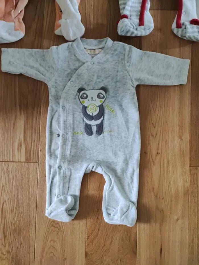 Lot 3 pyjamas - 3 mois - très bon état - photo numéro 2