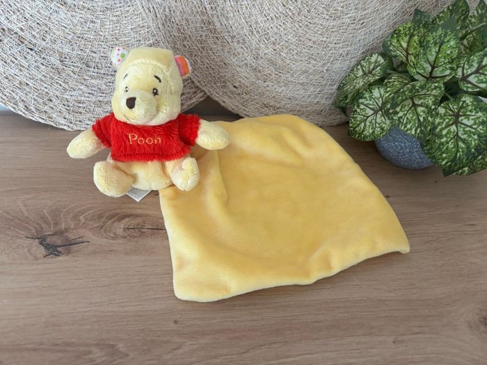Neuf doudou Winnie l ourson pooh pull rouge mouchoir Disney nicotoy - photo numéro 2