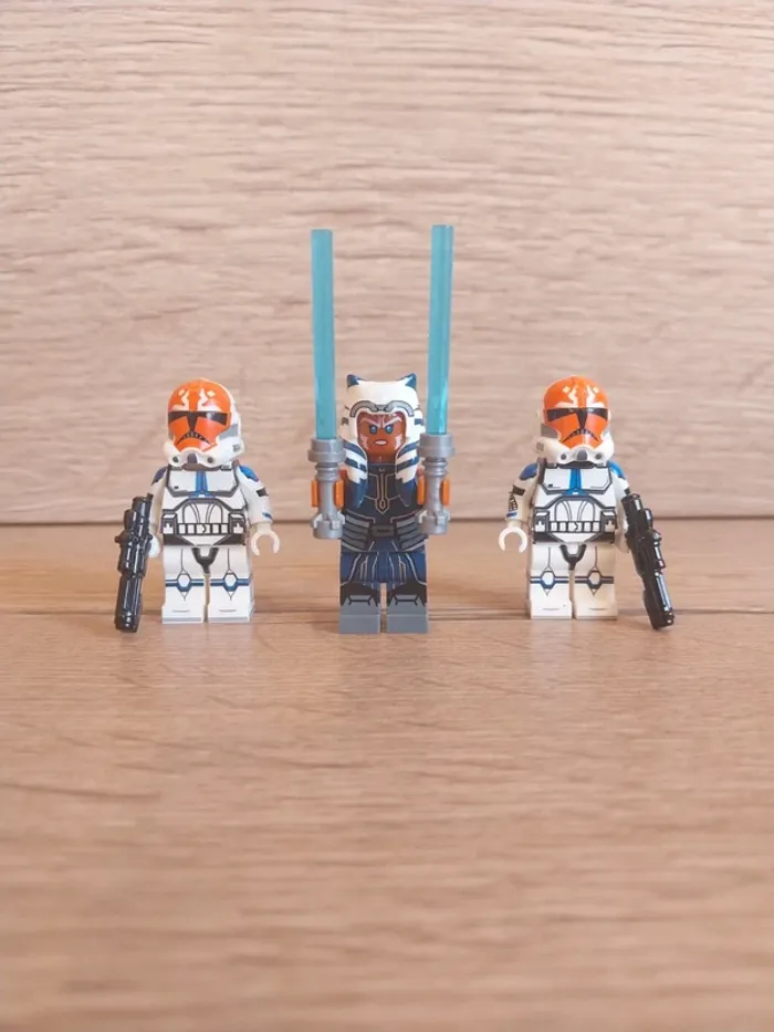 Figurines type lego Jedi Ashoka + 2 clones de la légion d'Ashoka star wars