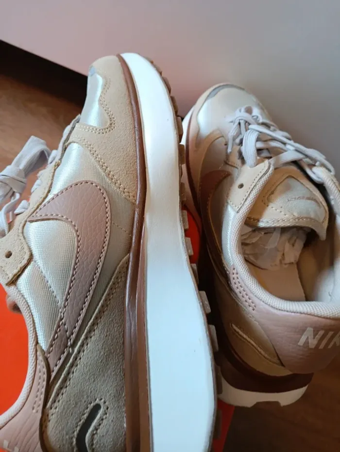 Baskets sneakers Nike waffle phoenix femme - photo numéro 10