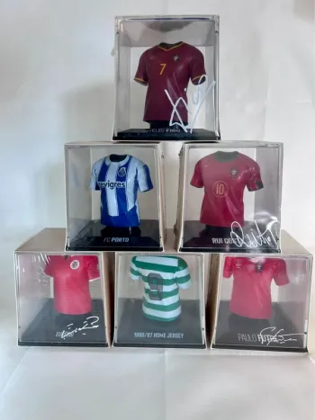 Pyramide décorative maillots stars du Portugal