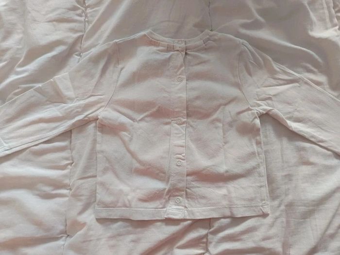 T shirt Disney 12m comme neuf - photo numéro 3