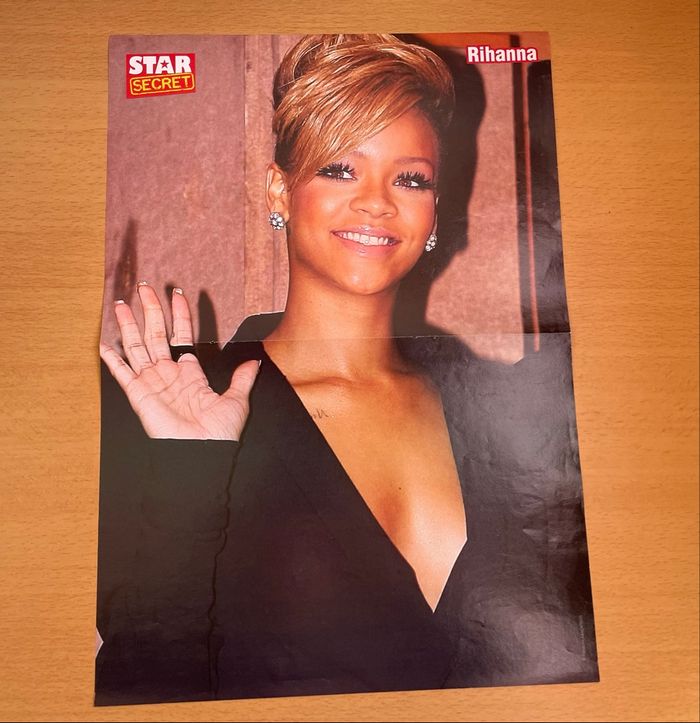 Poster Rihanna - photo numéro 2