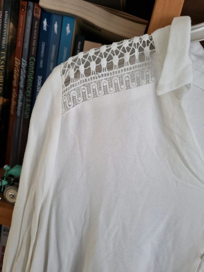 Chemisier blanc avec dentelle taille 40 - photo numéro 2