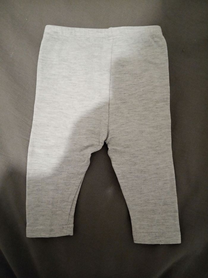 Legging gris (2) _ 3 mois - photo numéro 2