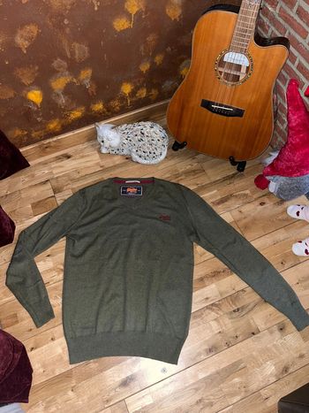 Pull kaki col V très bon état superdry coton cashmere L