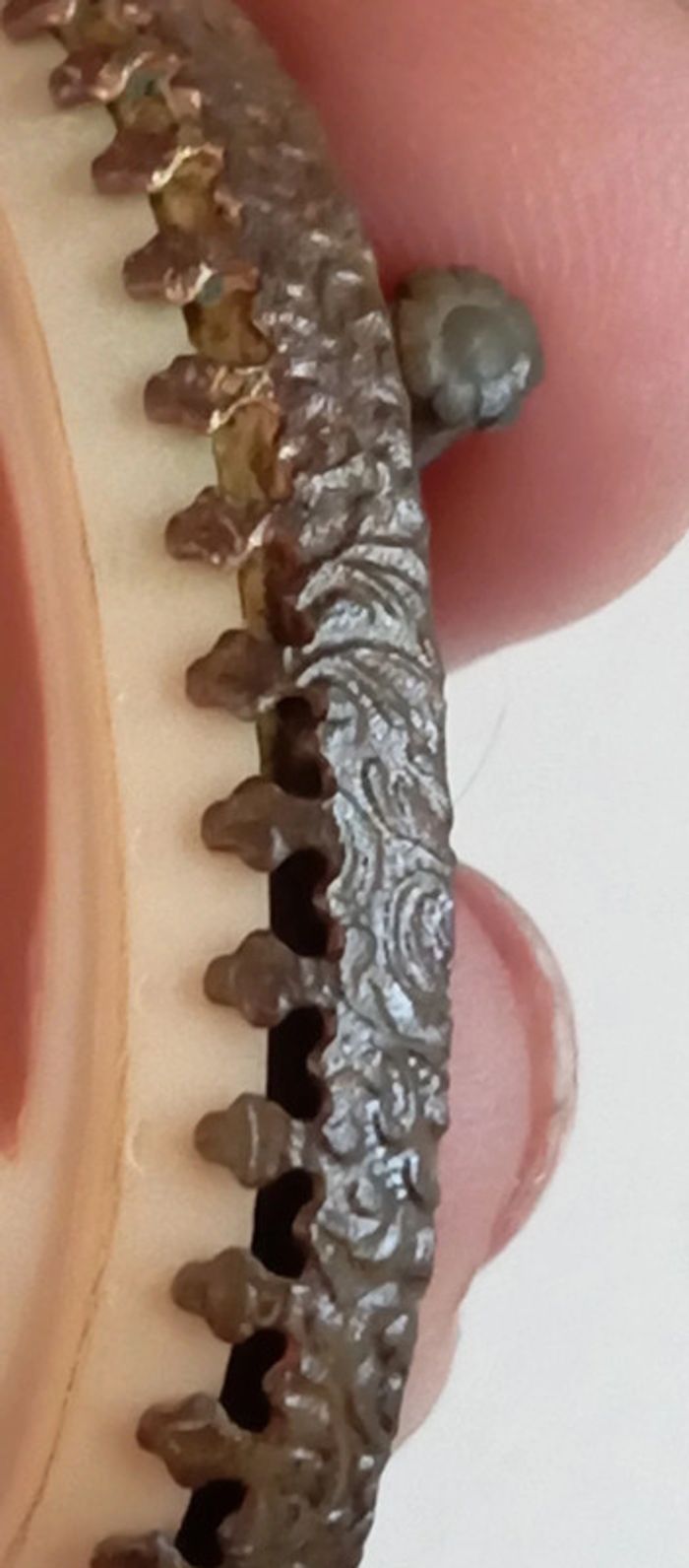 Broche Francaise ancienne celluloïd - photo numéro 9