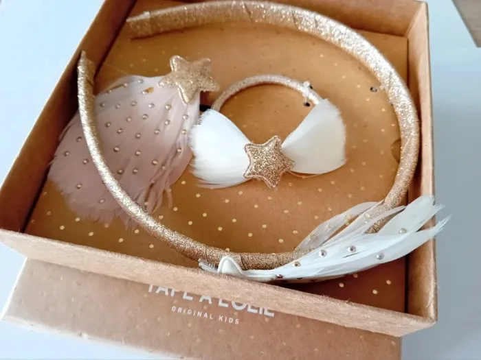 Coffret accessoires cheveux tape à l'oeil cérémonie fêtes serre tête plumes barrettes neuf - photo numéro 2