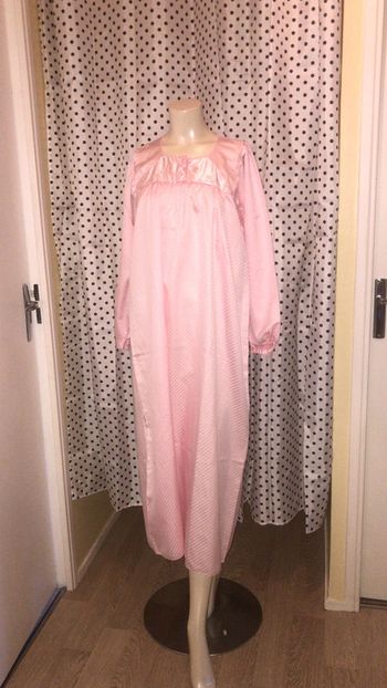 Chemise de nuit Vintage état neuf rose en satin