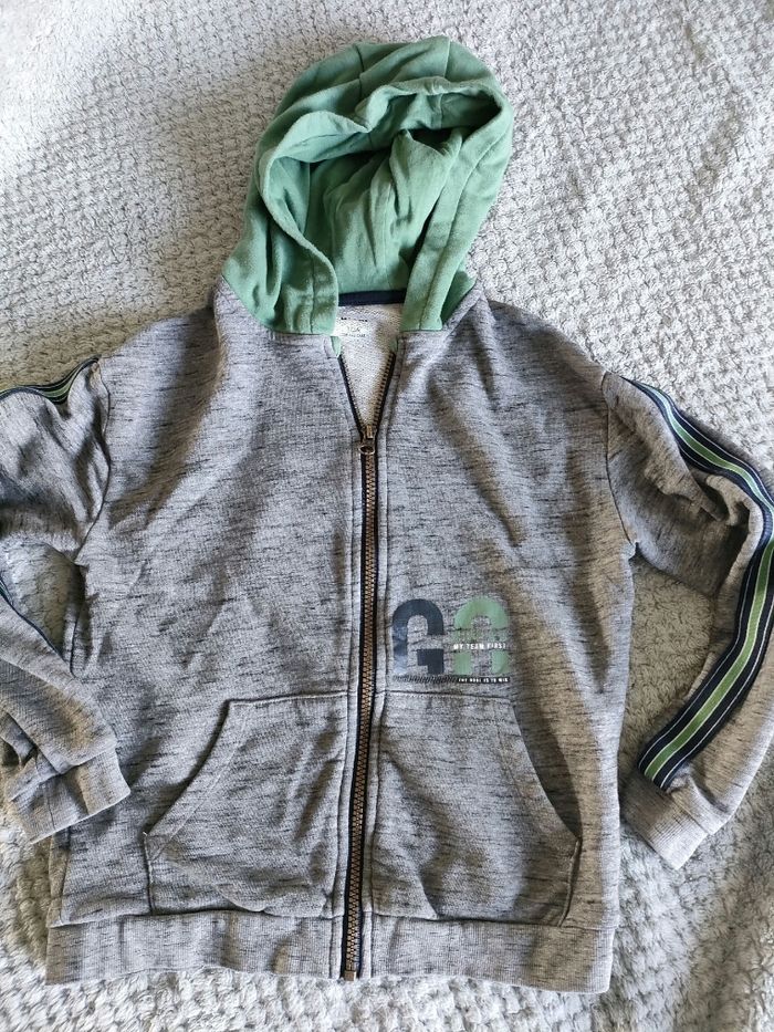 Gilet zippé à capuche