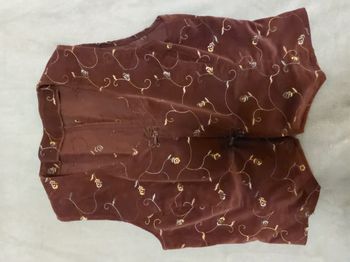 Gilet sans manches vintage en velours bordeaux brodé fleurs taille S/M