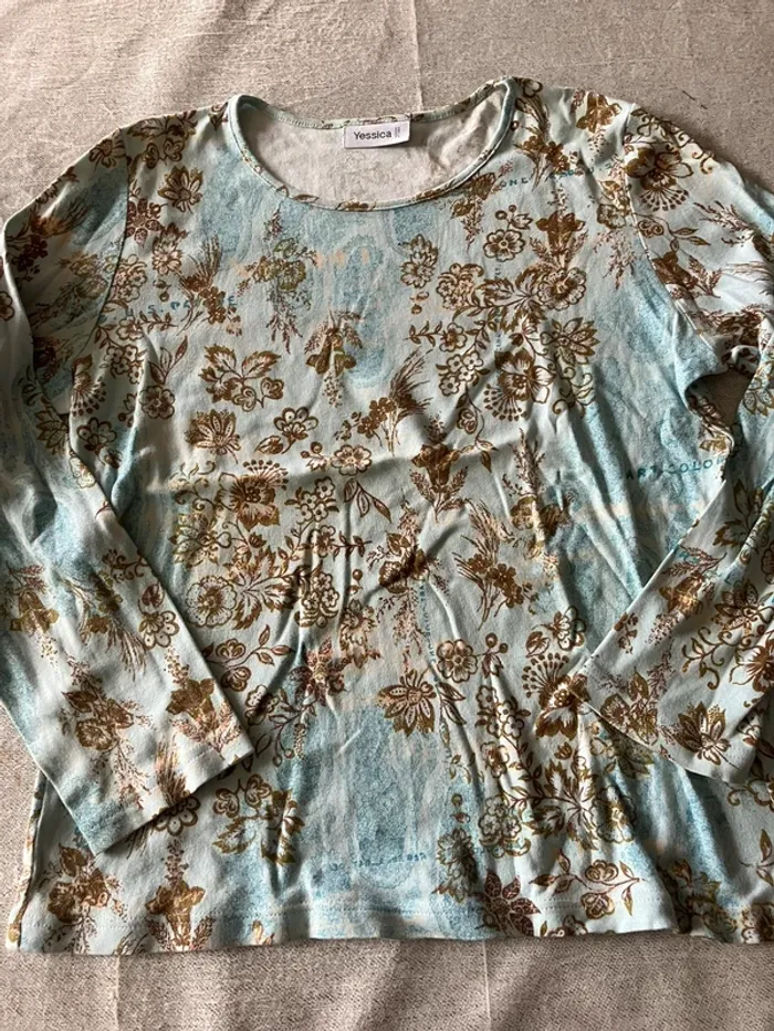 Tee-shirt manches longues fleuri Yessica – Taille M