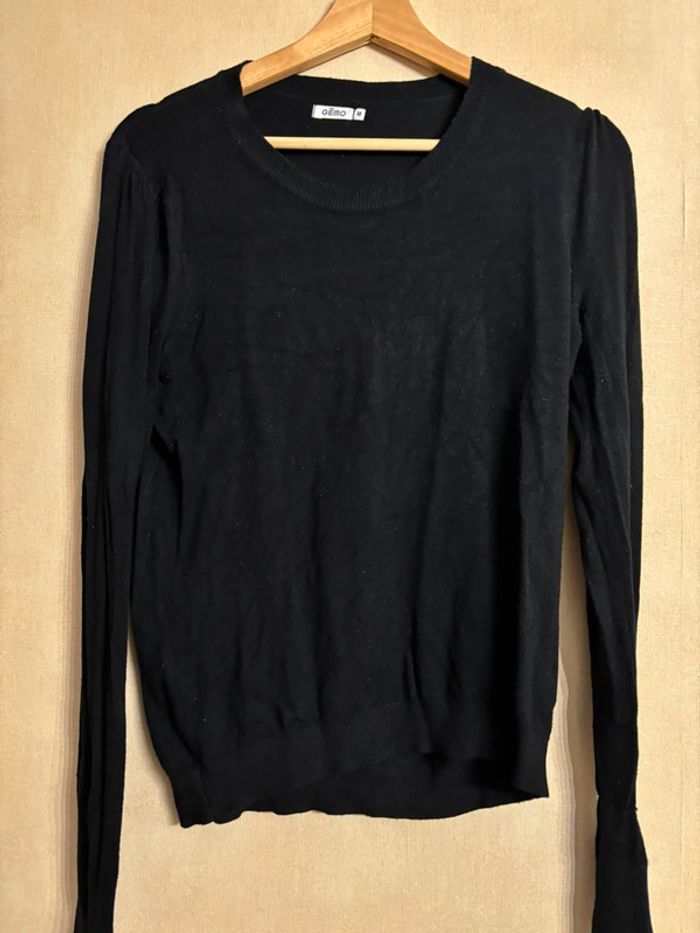Pull noir gemo taille M bouton doré