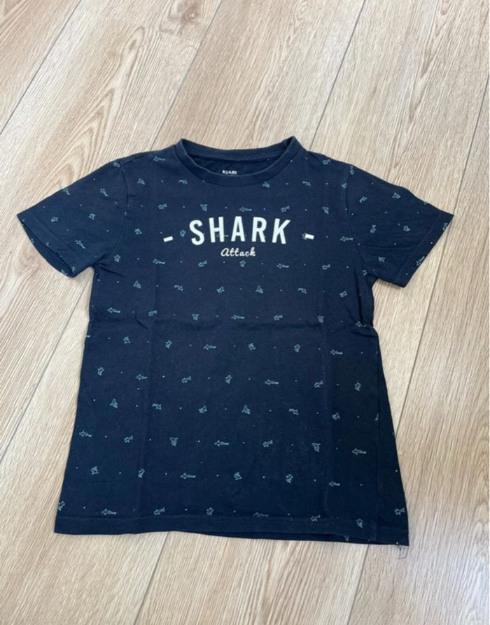 Teeshirt Kiabi bleu marine Shark attack