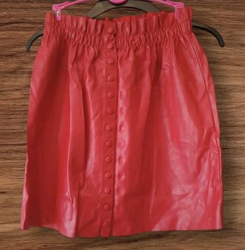 Jupe en simili cuir rouge vintage