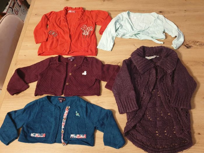 Lot 5 gilets 12 mois - photo numéro 2