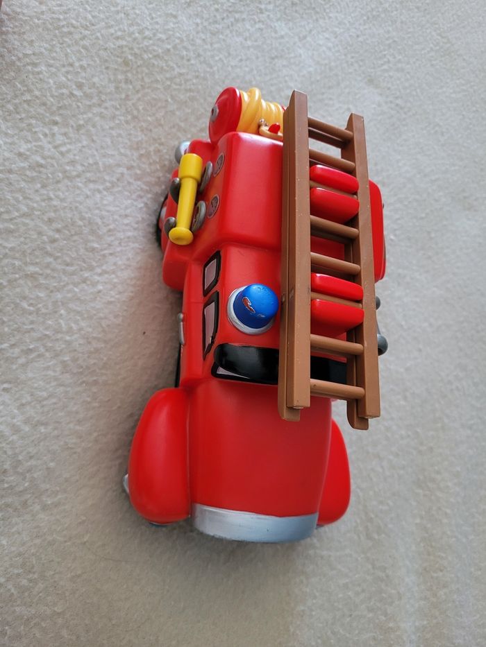 Voiture de pompier Avec 2 figurines - photo numéro 7