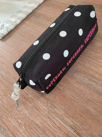 Trousse noire Superdry