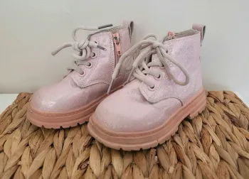 Bottine brillante rose
