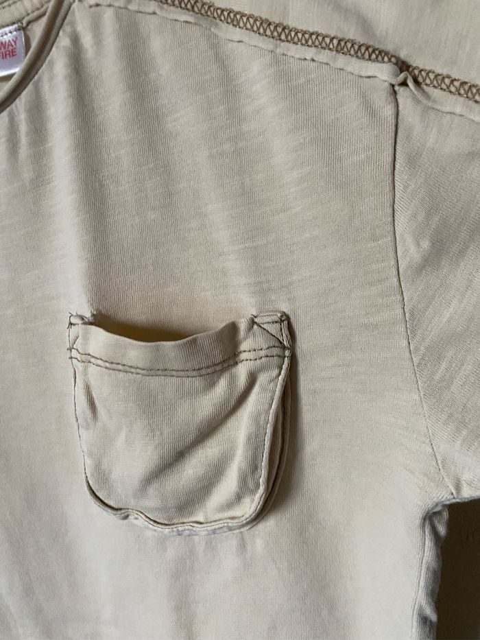 Très beau T-shirt beige coutures marron 4-5 ans Zara - photo numéro 4