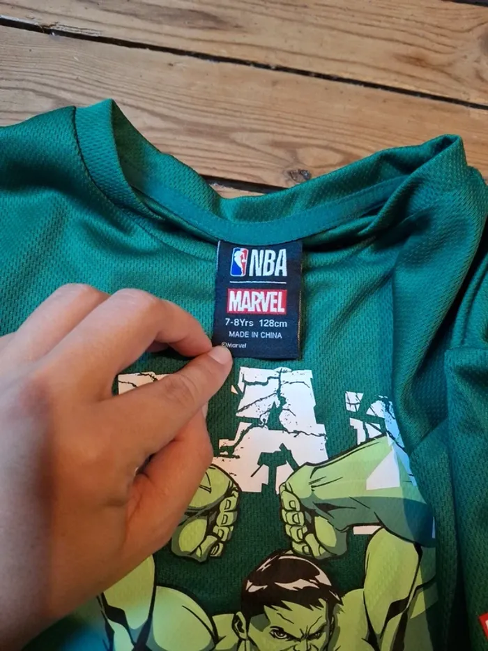 Tshirt hulk taille 7/8 ans - photo numéro 4