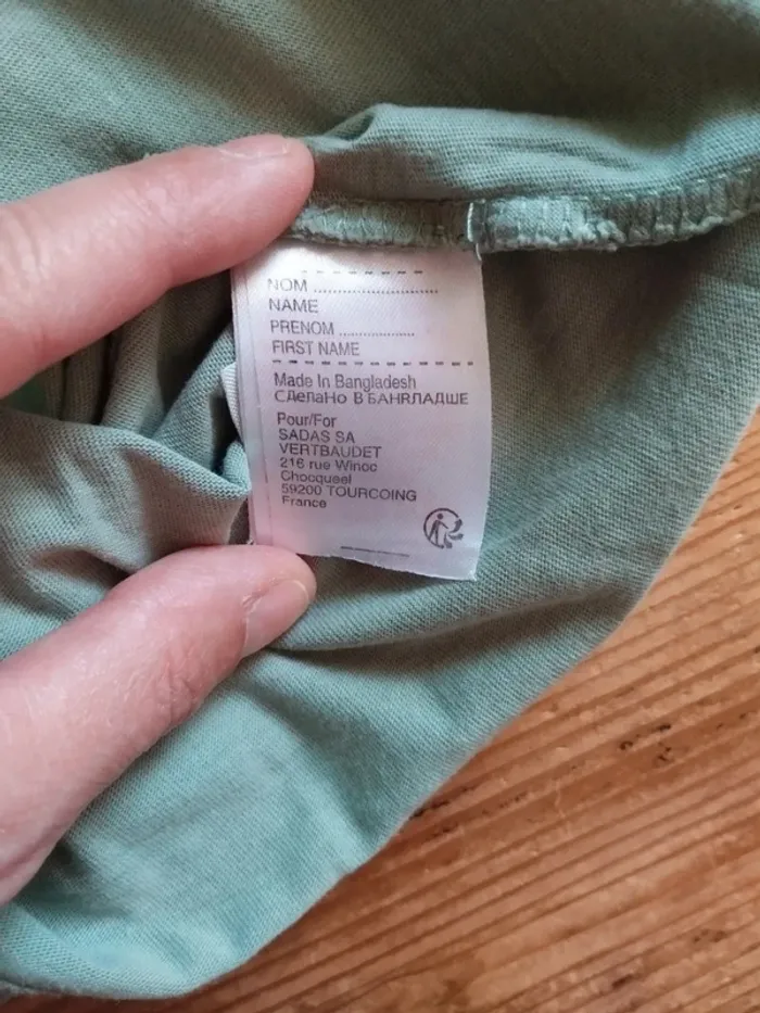 T-shirt manches courtes vert imprimé – Taille 8 ans – TBE - photo numéro 4