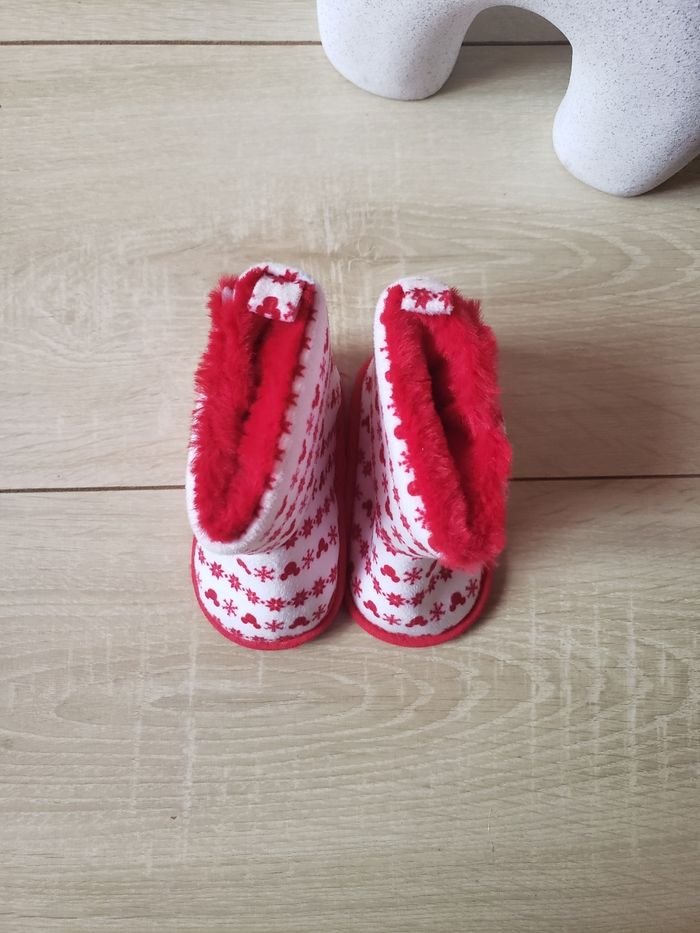 Chaussures 🎀 Primark disney 6-9 mois 2€ - photo numéro 3