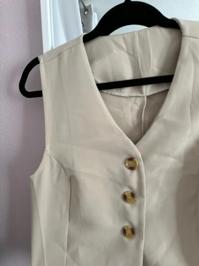 Top beige sans manche - neuf avec étiquette - photo numéro 2