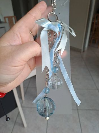 Bijou de sac ou porte clé bleu