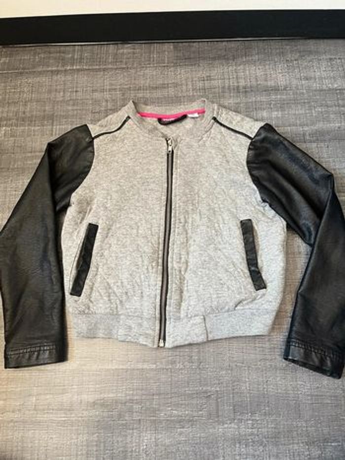 Veste grise et noire