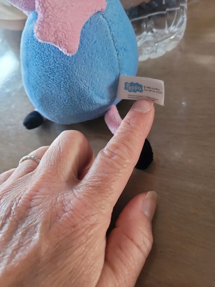 Petite peluche Georges de peppa pig - photo numéro 3