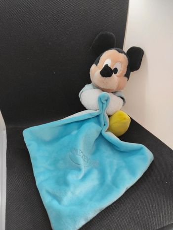 Mickey bleu blue Disney nicotoy doudou plat mouchoir  #geektradedoudou