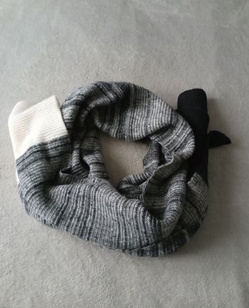 Écharpe 
Dimensions : 184 cm x 50 cm