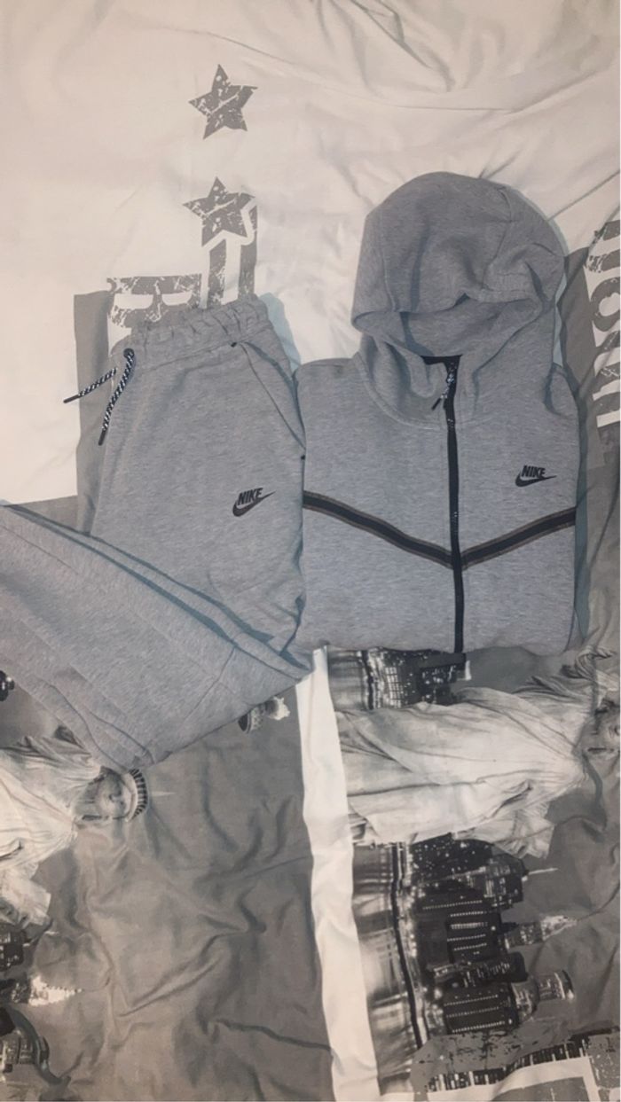 ensemble nike tech gris