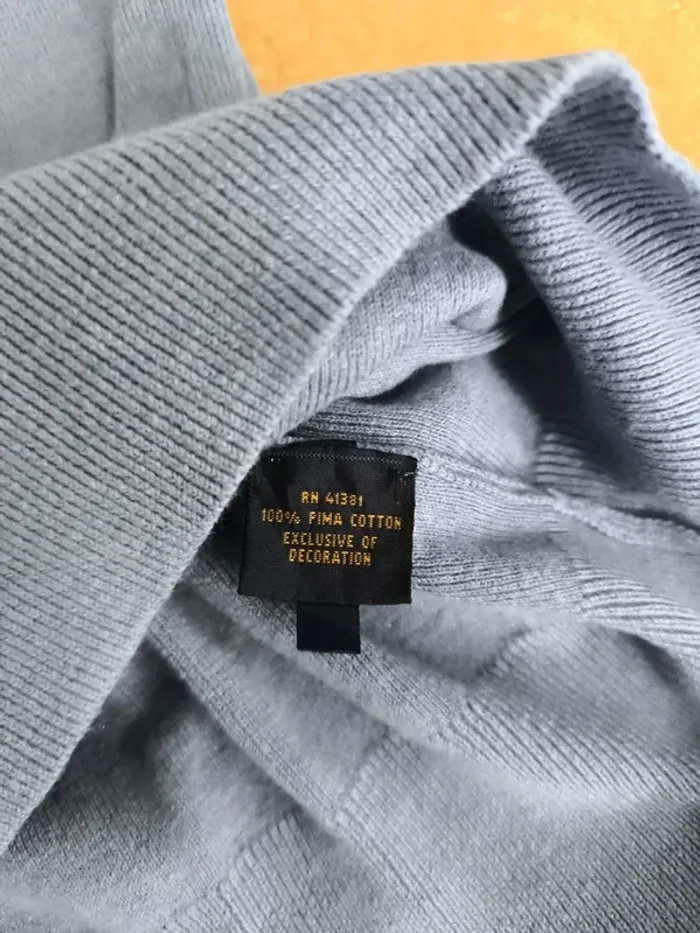 Magnifique pull col V bleu logo jaune Polo Ralph Lauren homme L une petite tâche devant - photo numéro 11