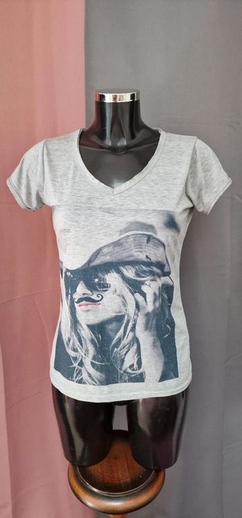 Tee shirt col v