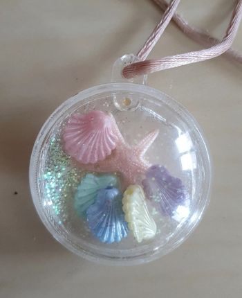 Collier de l'océan, coquillages et paillettes