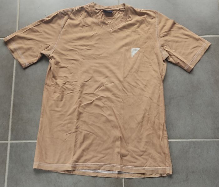 Tshirt col en V  NewMan
Taille M