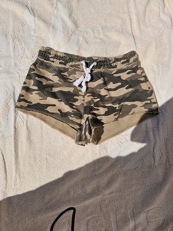 Short militaire Bershka taille 38