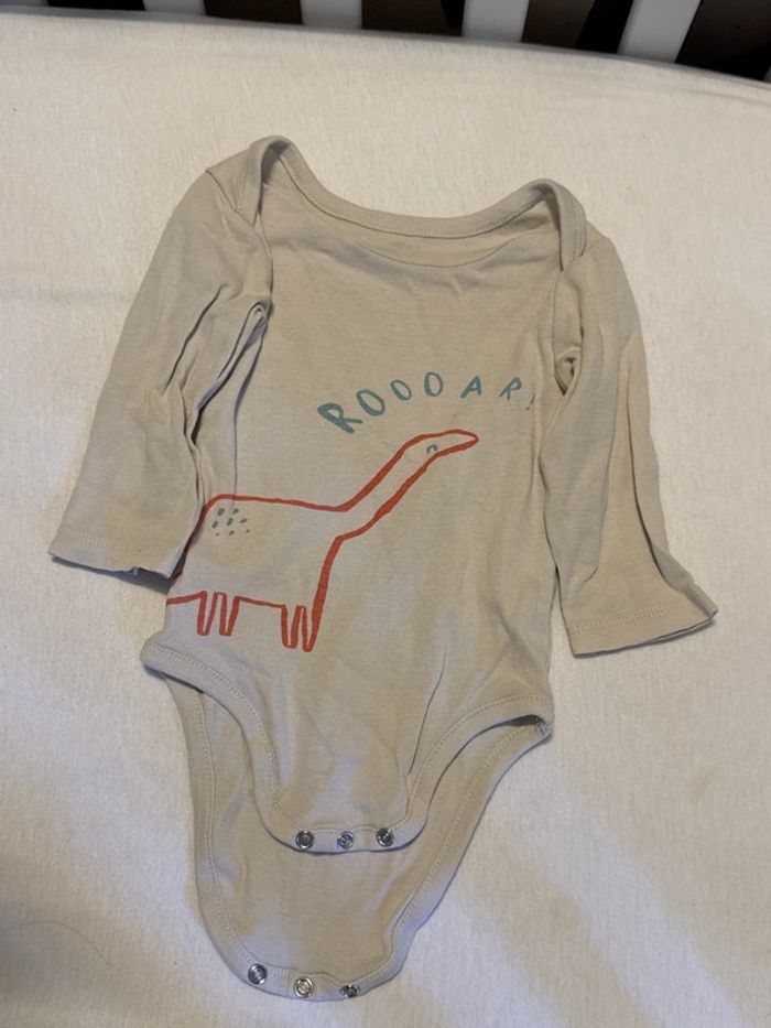 Lot de 7 bodies + 1 offert manches longues taille 12 mois - photo numéro 6