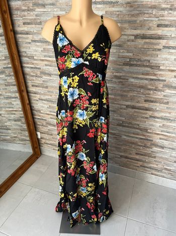 Robe longue noire fleurie