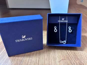 Parure Swarovski collier et boucles d’oreilles neuf