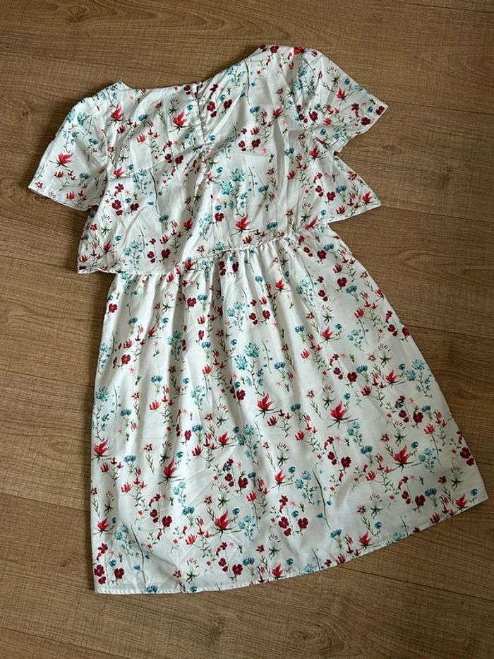 Robe blanche et fleurie à manches courtes Naf Naf taille 38 jamais portée - photo numéro 12