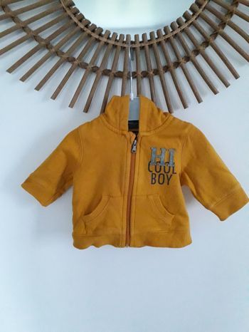 Sweat zippé kiabi 1mois